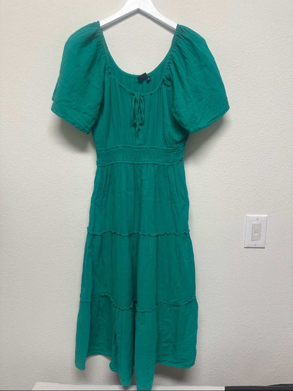 Women’s GAP Crinkle Gauze Green Tiered Midi Dress with Puff Sleeves